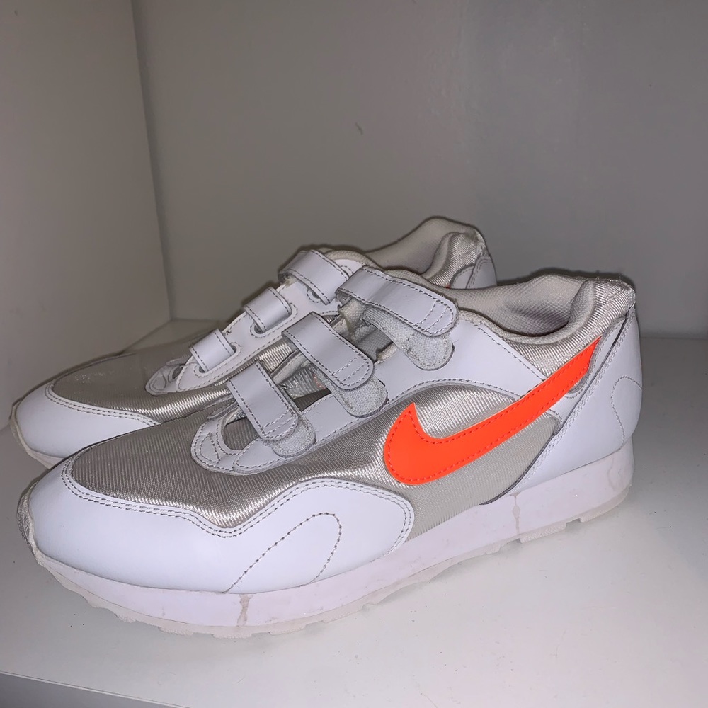 Nike outburst v sneaker